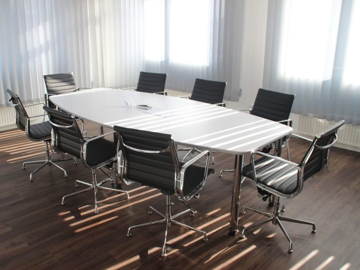 Eikestad_Vervoer_Stellenbosch_Office_Removal_Boardroom_Desk_and_Chairs_700x525