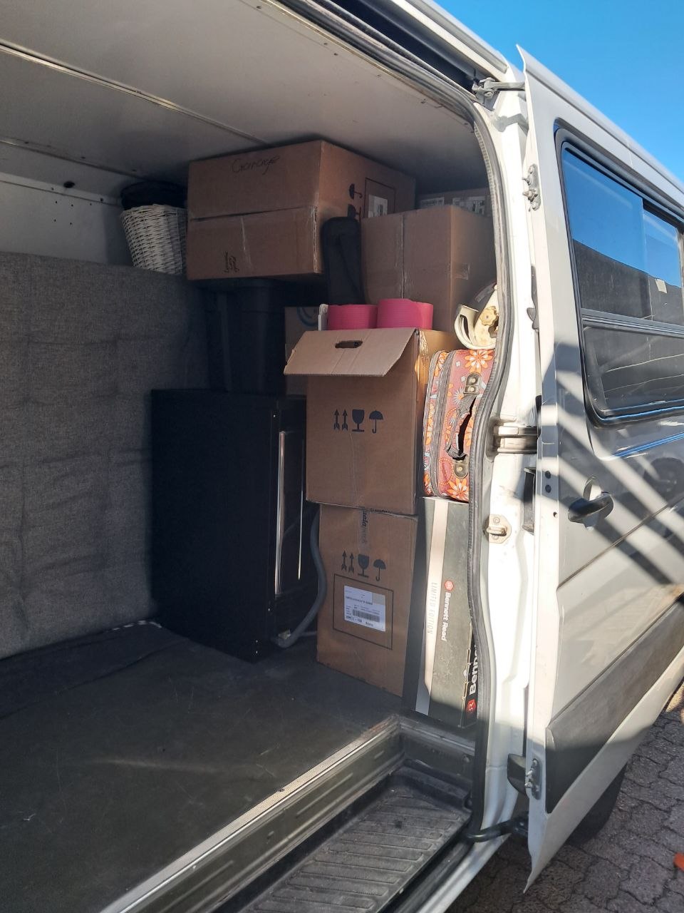Loaded Eikestad Vervoer truck with house items